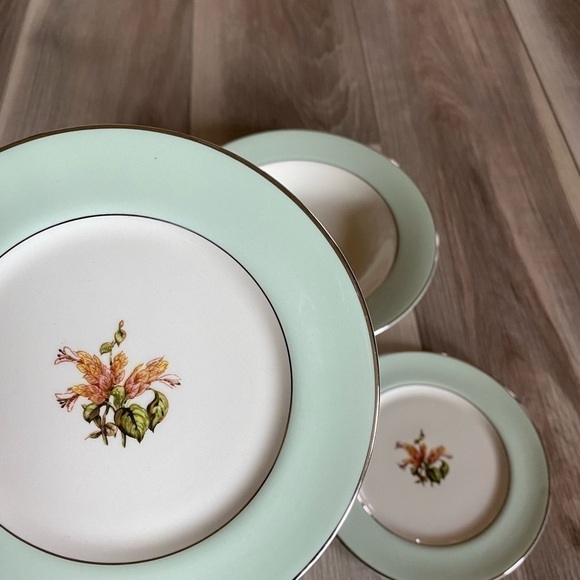 Flintridge Sarita Soup Bowl and Fruit Plates - Picture 5 of 6